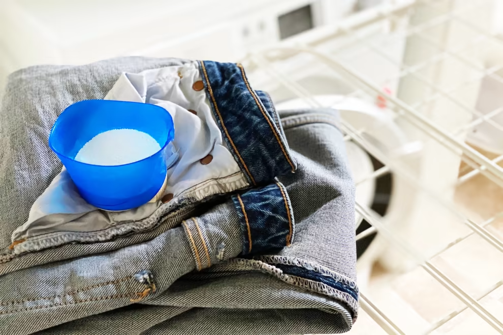 Các biện pháp hạn chế cặn bột giặt bám dính lên quần áo